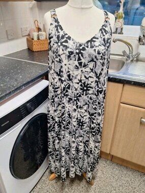 Summer sleeveless abstract pattern long dress